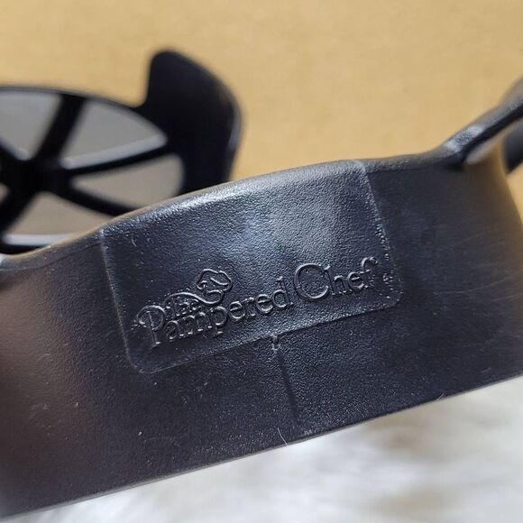 Pampered Chef Veggie Wedger - Picture 6 of 6